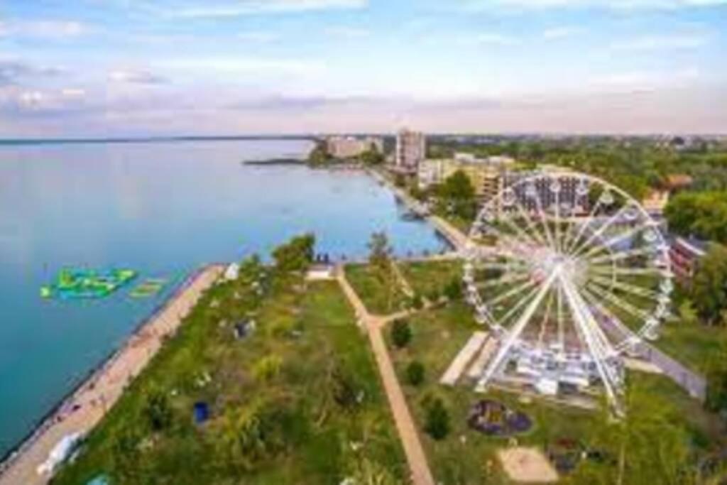 Апартаменты Lido Di Siofok - Aranypart - Minden 1 Percre! Экстерьер фото