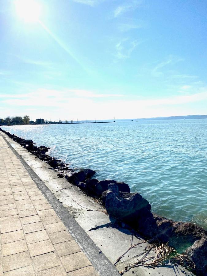 Апартаменты Lido Di Siofok - Aranypart - Minden 1 Percre! Экстерьер фото